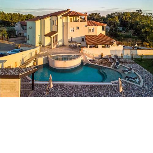 Nice Apartment In Pula With Outdoor Swimming Pool