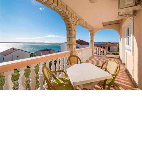 Nice Apartment In Rtina With Wifi
