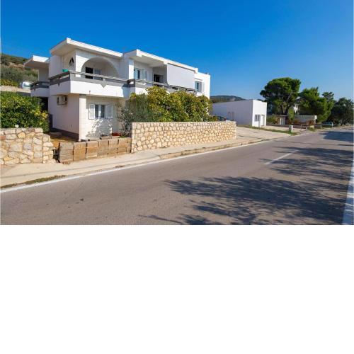 Nice Apartment In Stara Novalja With Wifi