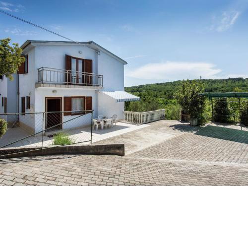 Nice apartment on the outskirts of Silo
