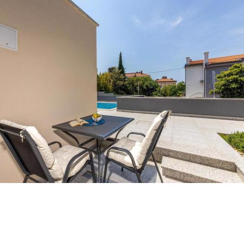 Nice apartment with terrace and swimming pool