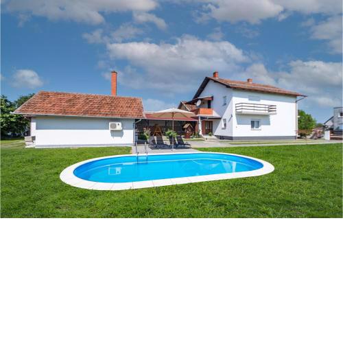 Nice Home In Dakovo With Pool