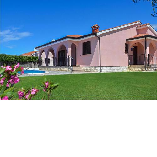 Nice Home In Dracevac With Outdoor Swimming Pool