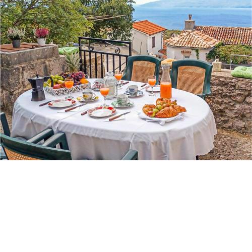 Nice Home In Dragozetici With House Sea View