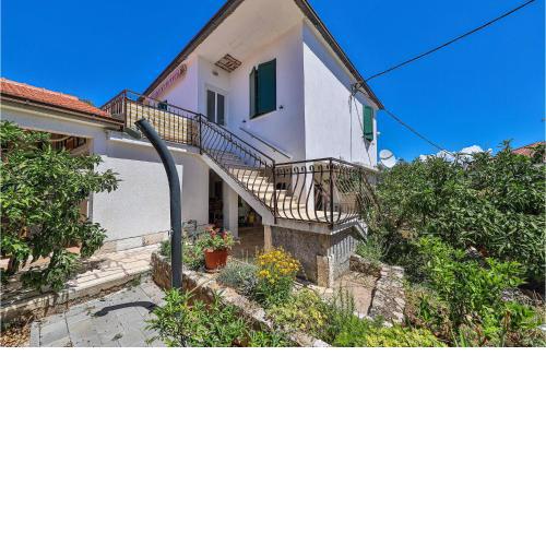 Nice Home In Drvenik Mali With Kitchen