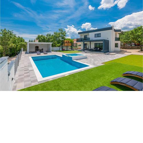 Nice Home In Grubine With Outdoor Swimming Pool