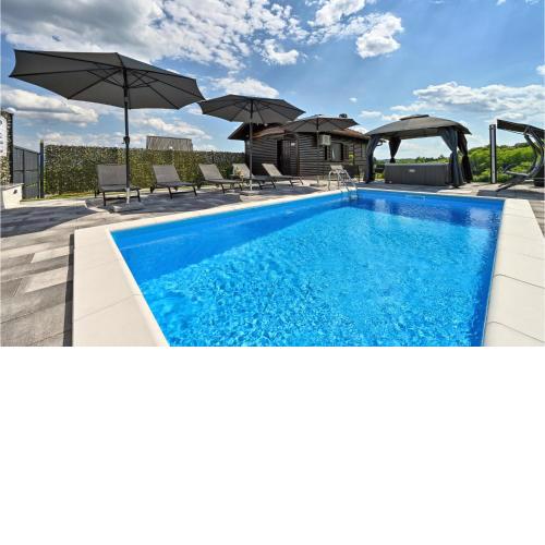 Nice Home In Jalsje With Jacuzzi