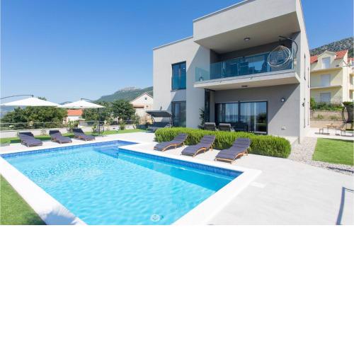 Nice Home In Kastel Kambelovac With Kitchen