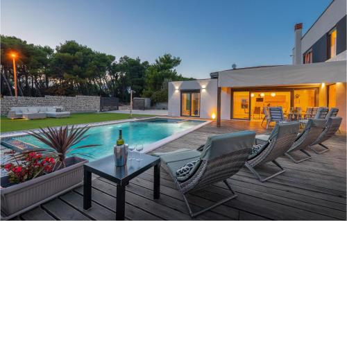 Nice Home In Medulin With Jacuzzi