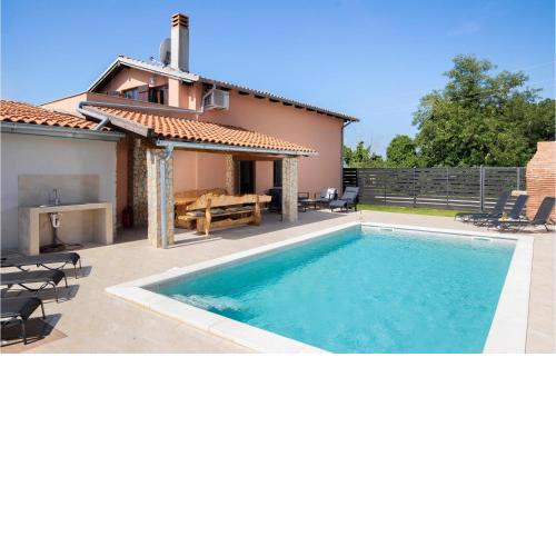 Nice Home In Medulin With Kitchenette