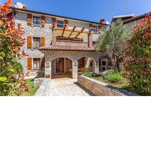 Nice Home In Medulin With Wifi