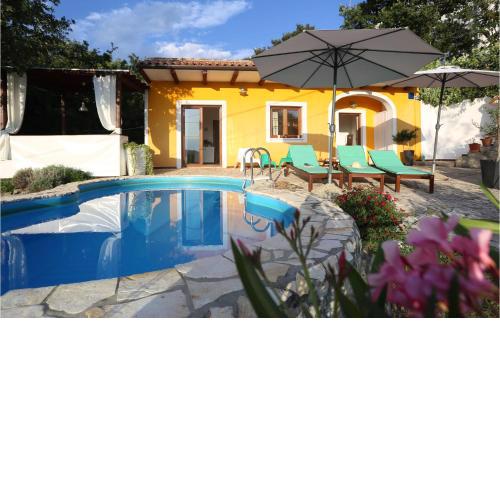 Nice Home In Ripenda Verbanci With Kitchen