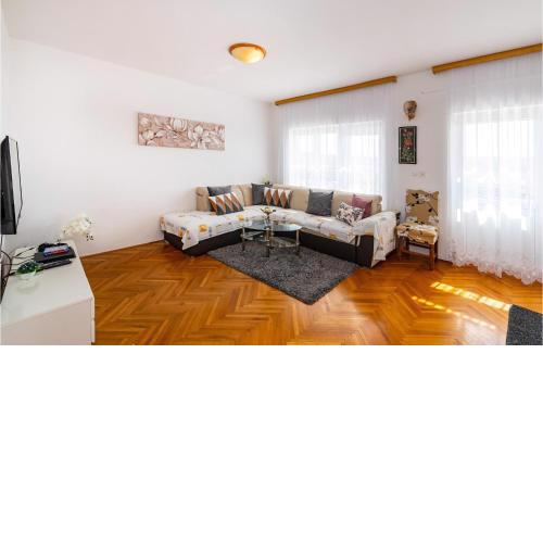 Nice Home In Rovanjska With House Sea View