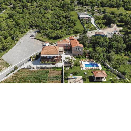 Nice Home In Sestanovac With Kitchen