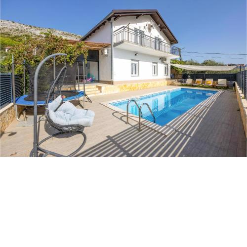 Nice Home In Tugare With Outdoor Swimming Pool