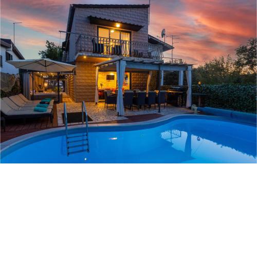 Nice Home In Vantacici With Wifi