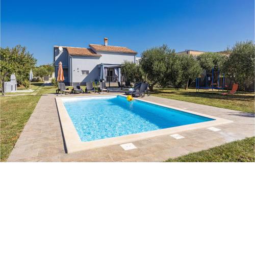 Nice Home In Vodnjan With Outdoor Swimming Pool