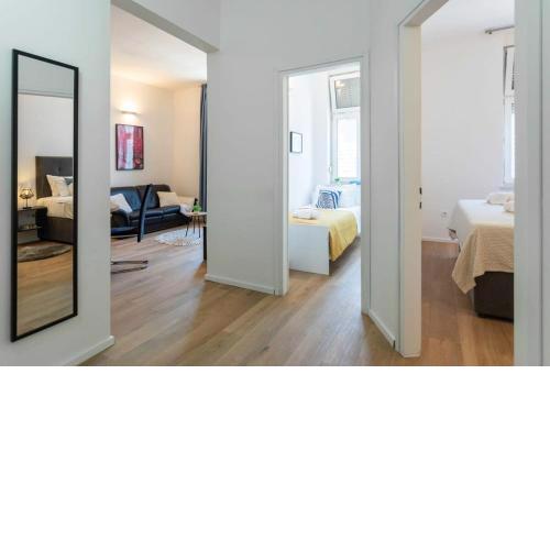 Niko and Sofia's apartment URBAN STAY