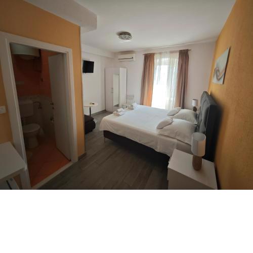 Nirvana Rooms & Apartments