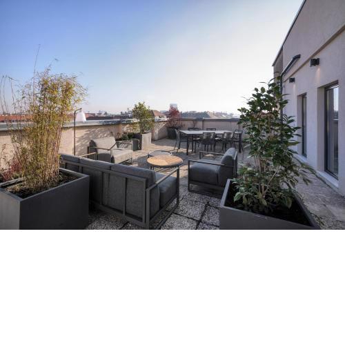 Noir Penthouse Terrace by Irundo