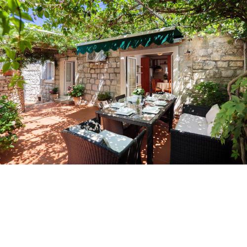 Nona Guesthouse - Charme Holidays