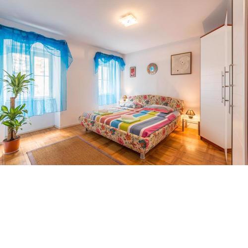 North wall apartment