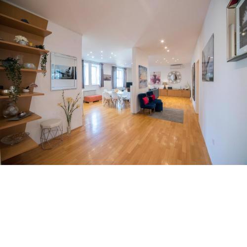 Octogon Apartment