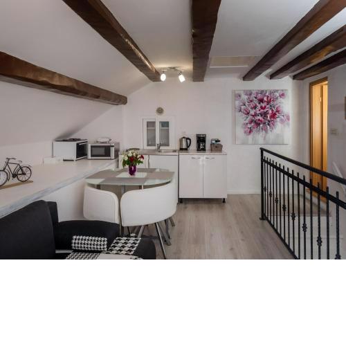 Old Town Charming Nest - One Bedroom Apartment