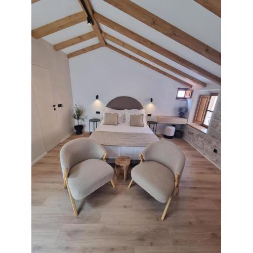 Old Town Olive luxury room for 3