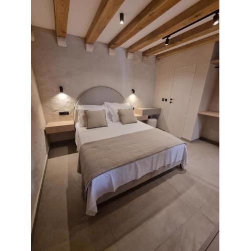 Old Town Olive Studio Apartment