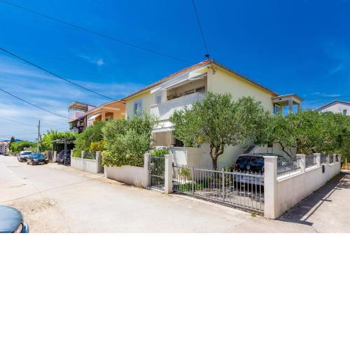 Olive three bedroom apartment