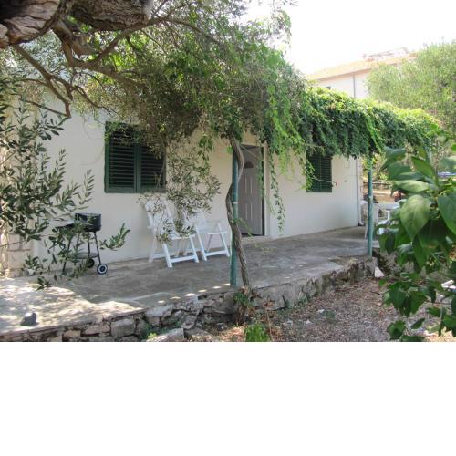Olive Tree Apartment, Postira