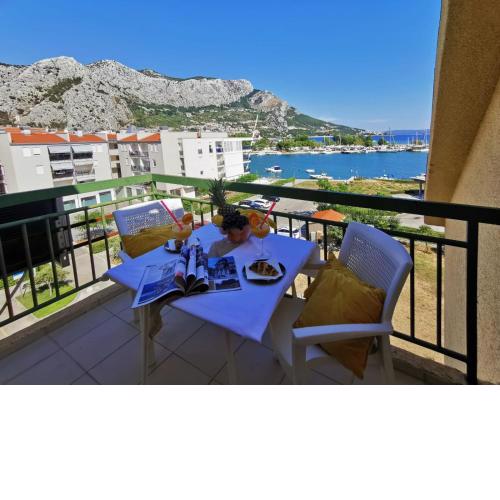 Olmissum rooftop sea view