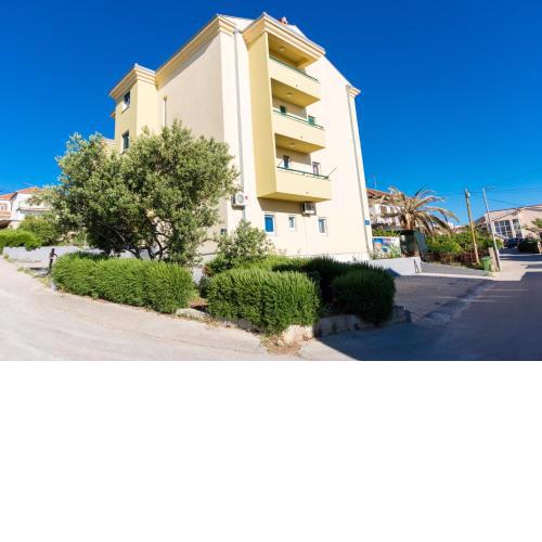 One-Bedroom Apartment in Okrug Gornji V