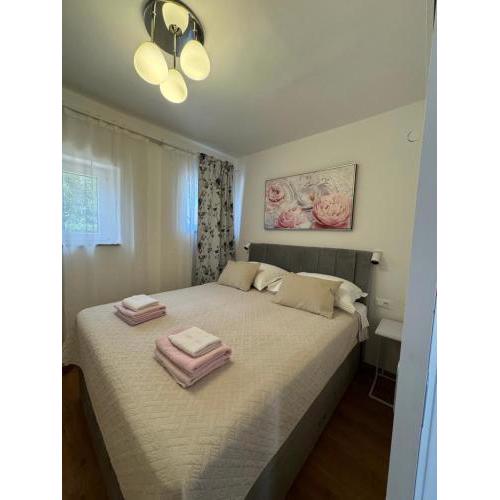 One Bedroom Apartment with Terrace near Sea - Angela's Apartments