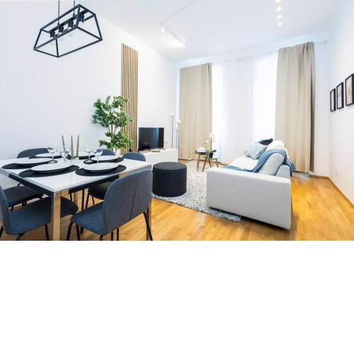 OrestaLiving - Spacious 2BR on the Danube Canal