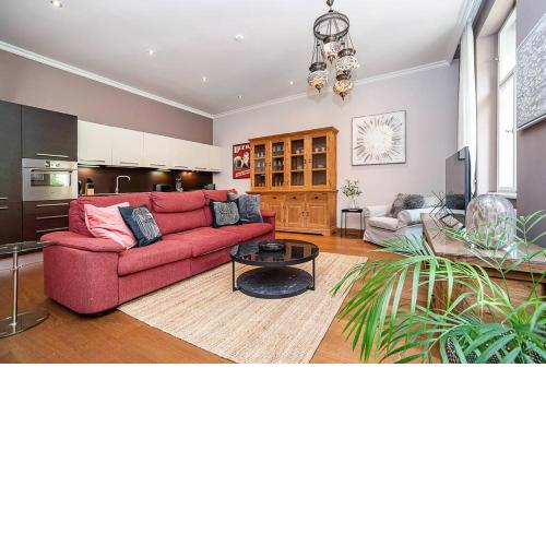 Oriental Touch River Apartment