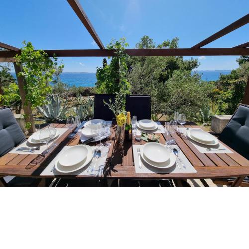 Orkula Hidden Paradise- Robinson Holiday House