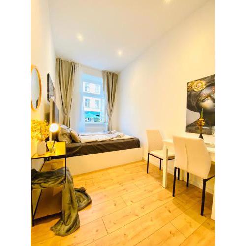 Ottakring Gem Shared 4-BR Retreat Breathtaking City Views