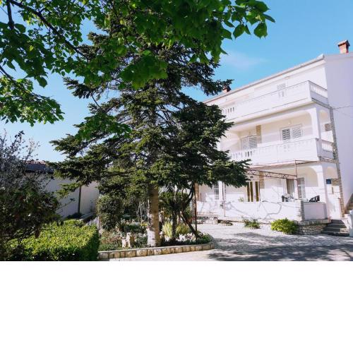 Pahljina Apartments