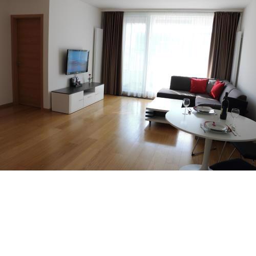 Panorama City Apartment with Free Parking