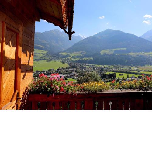 Panorama Ferienhaus Ematberg mit Bergblick und Sauna