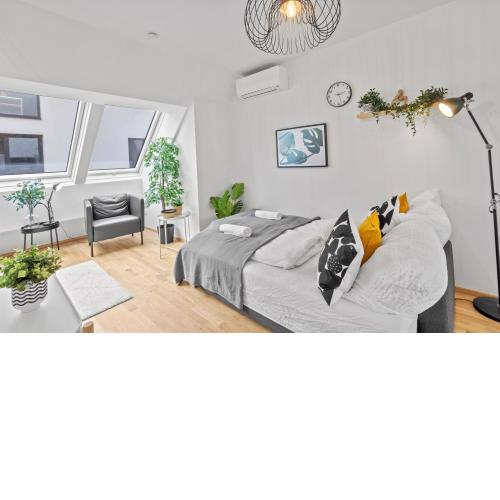 Parking - 1 Minute to Public Transport - 3 Min to Supermarket and Pharmacy