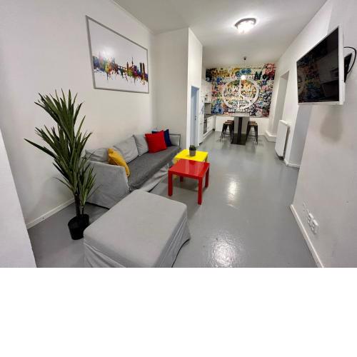 PARTY HOUSE PRAGUE - Apartments Ve Smečkách 18, CITY CENTER!!