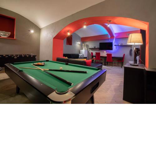 Party Underground with Pooltable
