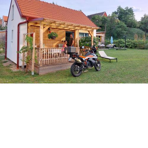Pavlov24 - Domeček u potoka