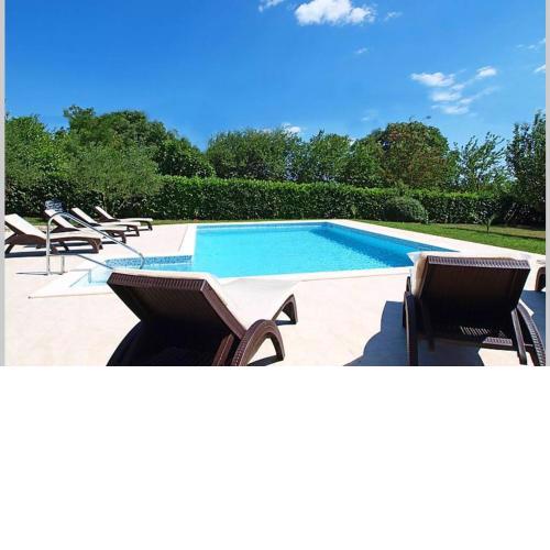 Peaceful Villa Fioretta with relaxing pool