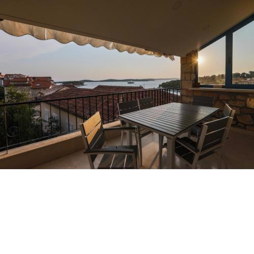 Penthouse in old Dalmatian house - Flybridge