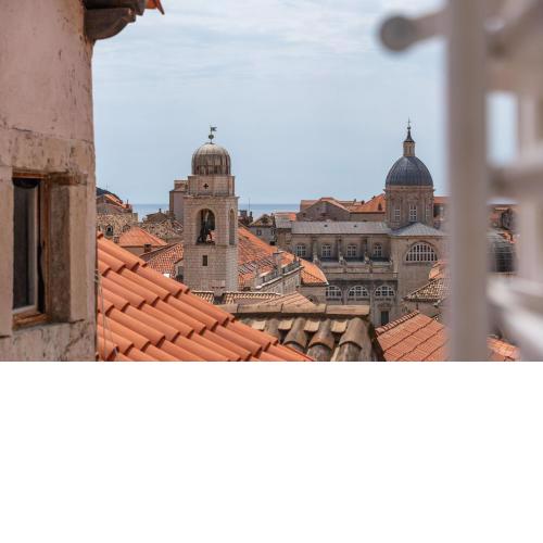 Perfect Old Town Location Two Bedroom House - L & M Apartment