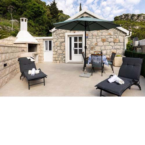 PERLA - small comfy house with the terrace